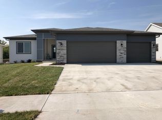 613 Dotson Dr, Ames, IA 50014