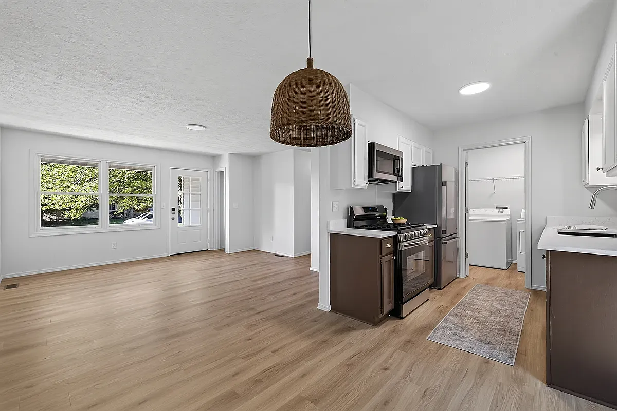 3 bed, 1008 sqft, $1,795 — Photo 3