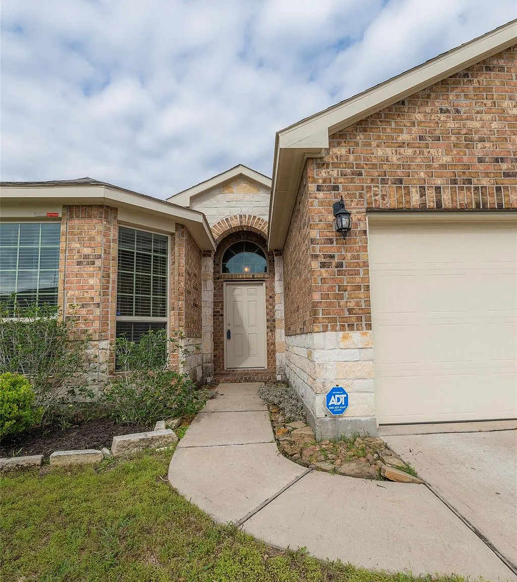 3 bed, 2.0 bath, 1642 sqft, $1,900 — Photo 4