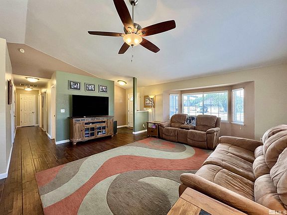 4th image of 10 Sheena Ct