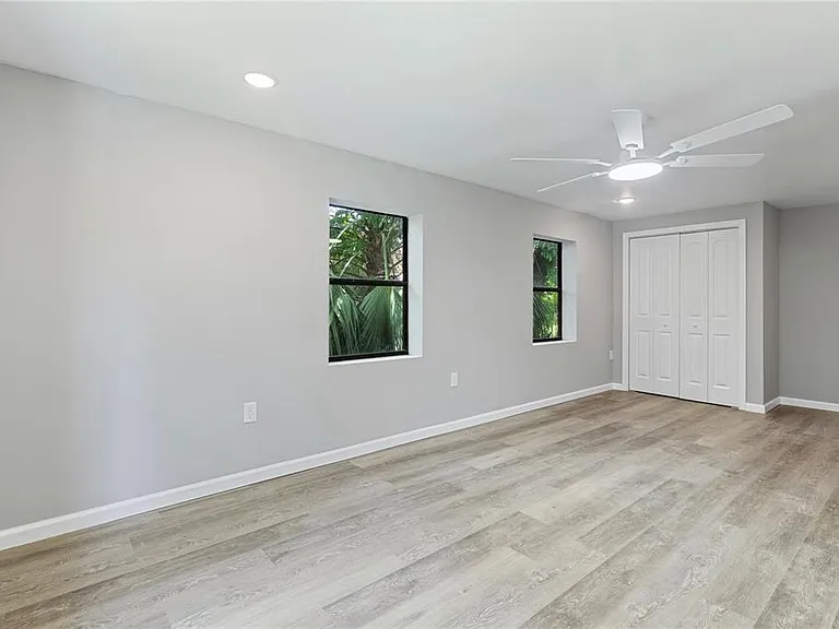 23094 Central Ave — Photo 9