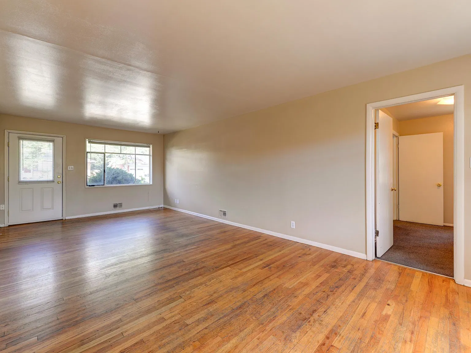 5 bed, 2.5 bath, 2524 sqft, $5,300 — Photo 4