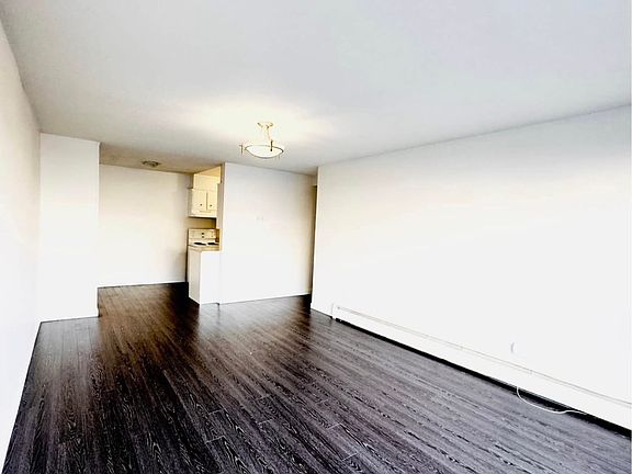 5th image of 15158 Royal Ave #306
