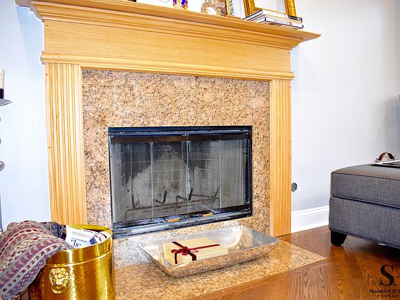 5th image of 2500 N Greenview Ave #1
