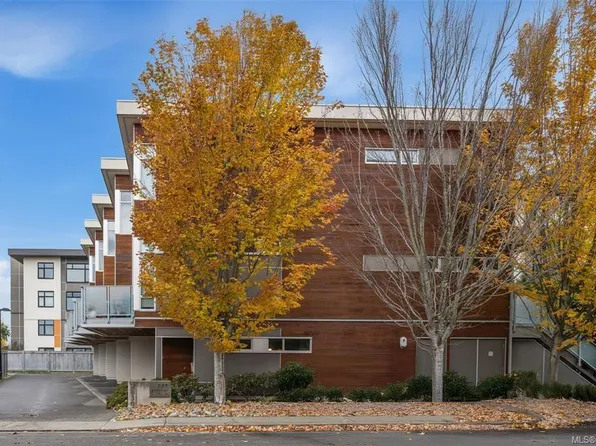 2830 Irma St #3, Victoria, BC V9A 1S2