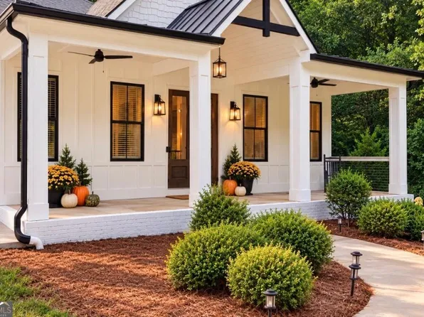 6052 Oak Hill Dr, Flowery Branch, GA 30542