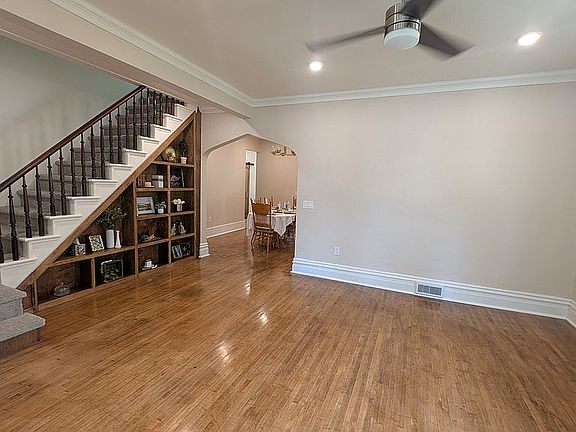 2nd image of 1023 Dakota Ave S
