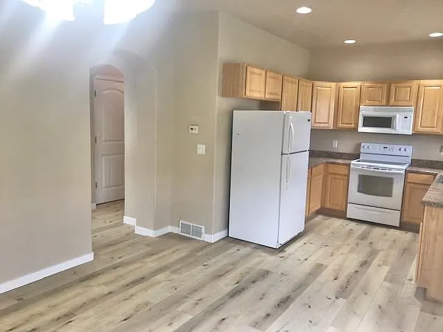3 bed, 1.5 bath, 1238 sqft, $1,675 — Photo 2