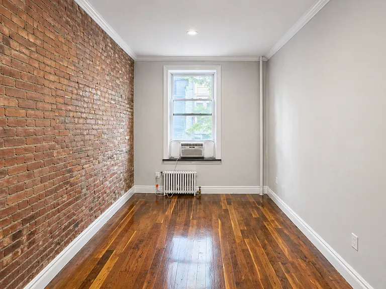 562 Hudson St #4 — Photo 2