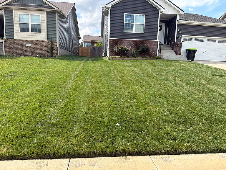 121 Ardell Dr — Photo 3