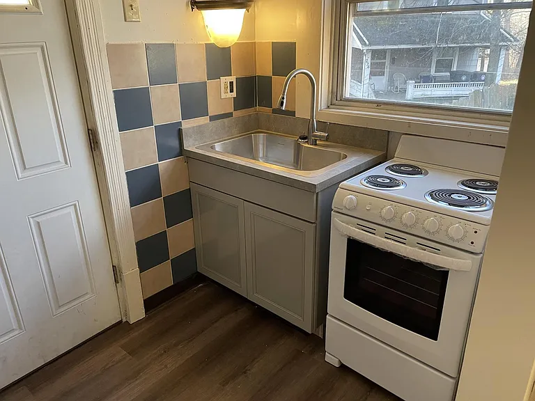 1022 W Exchange St #3 — Photo 3