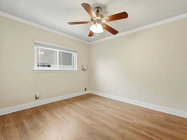 1114 Churing Dr — Photo 16