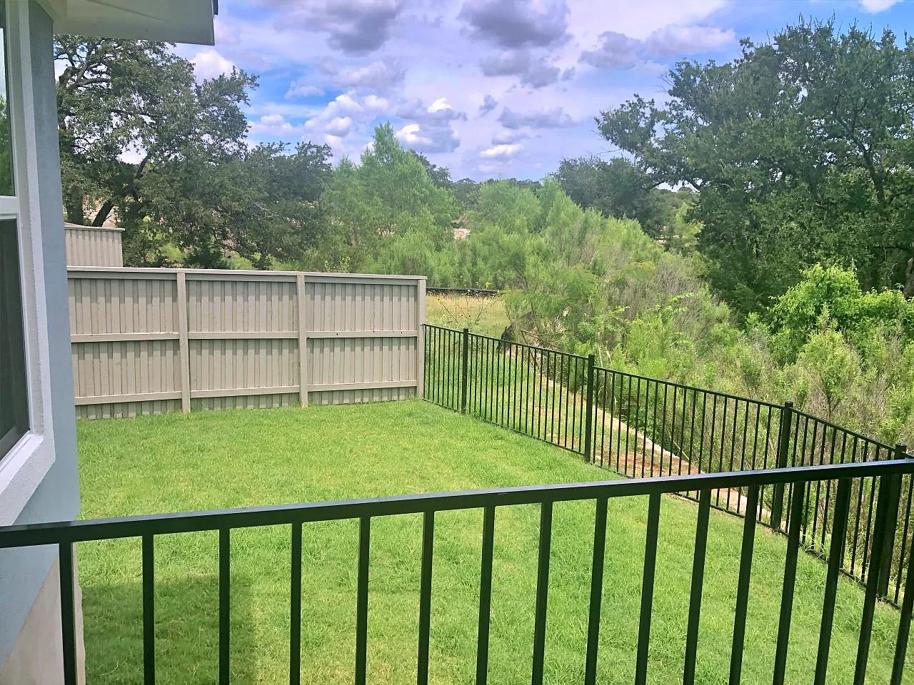 3 bed, 2.0 bath, 1526 sqft, $2,150 — Photo 2