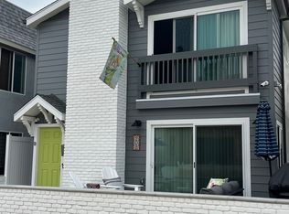 208 42nd St APT A, Newport Beach, CA 92663