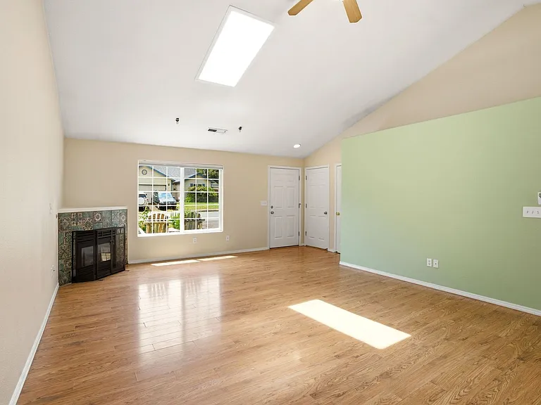307 NW Angela Ln — Photo 9