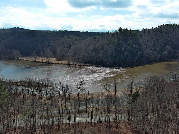 4th image of 70 Maple Ridge Ln