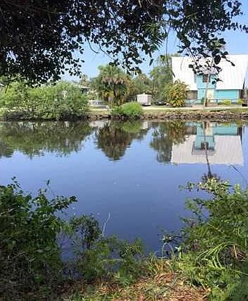 Waterfront/Dock/Pier. Deep Water