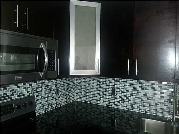 4th image of 409 NW 5th Ave