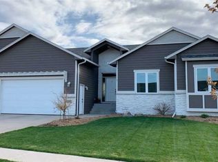 2409 S Durango Cir, Sioux Falls, SD 57110