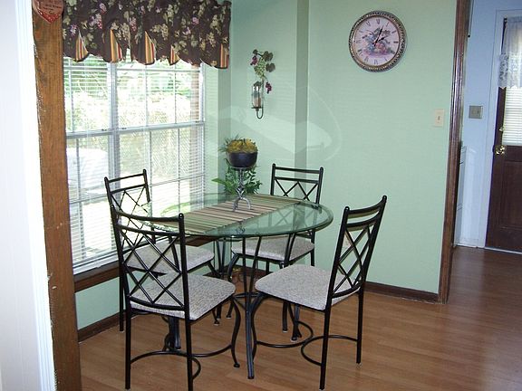 4th image of 529 Bellehurst Dr