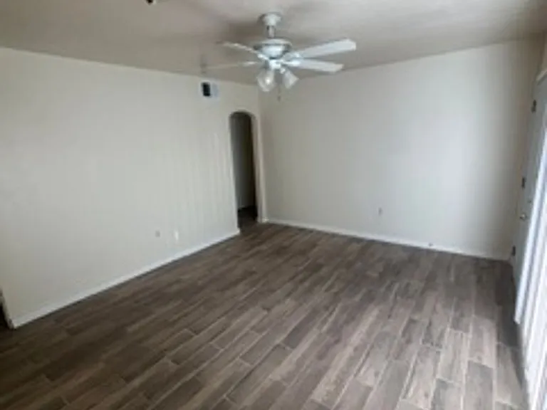 1405 W Clarendon Ave — Photo 6