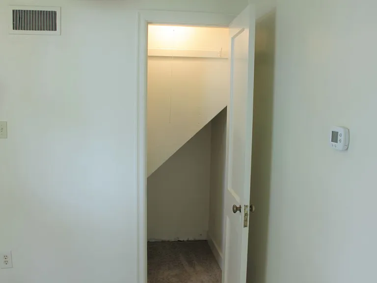 128-134 1/2 University Ln — Photo 11