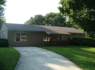 2307 Castle Ln, Saint Joseph, MO 64503