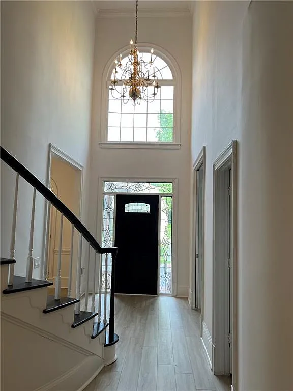 5 bed, 3.5 bath, 4041 sqft, $5,000 — Photo 4