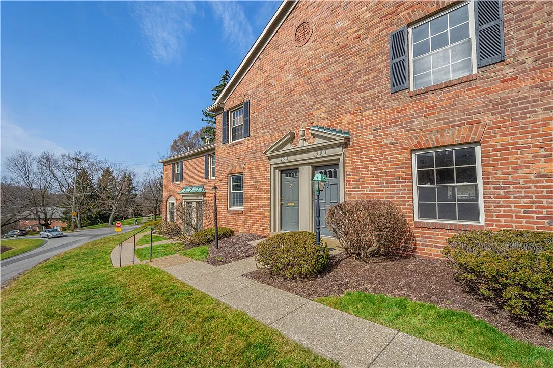 392 Newburn Dr photo 1