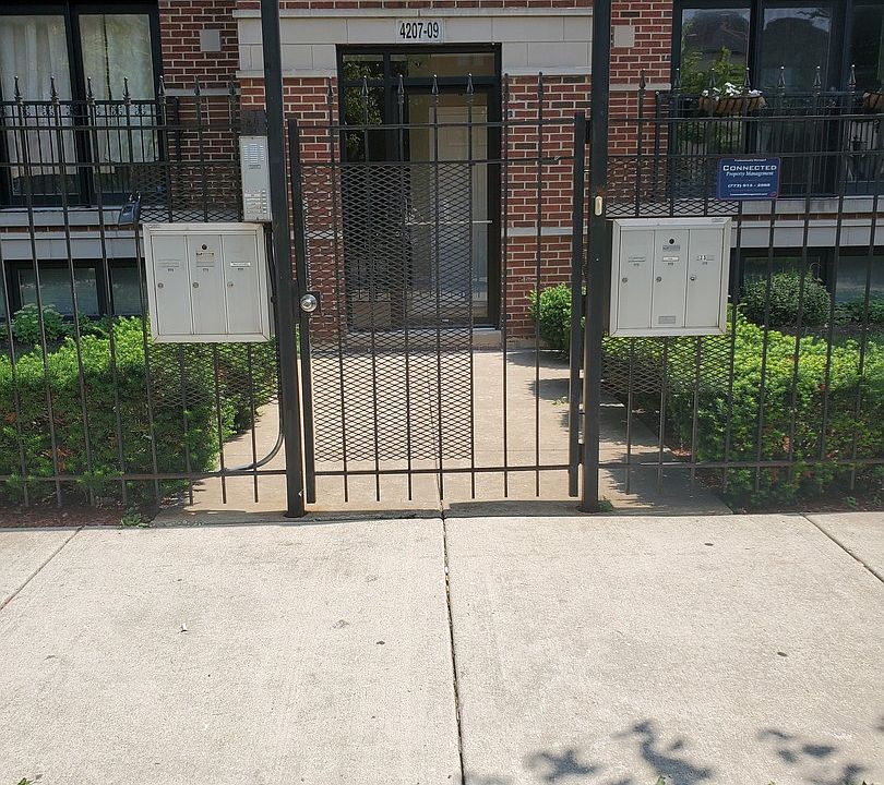 2nd image of 4207 S Vincennes Ave #1S