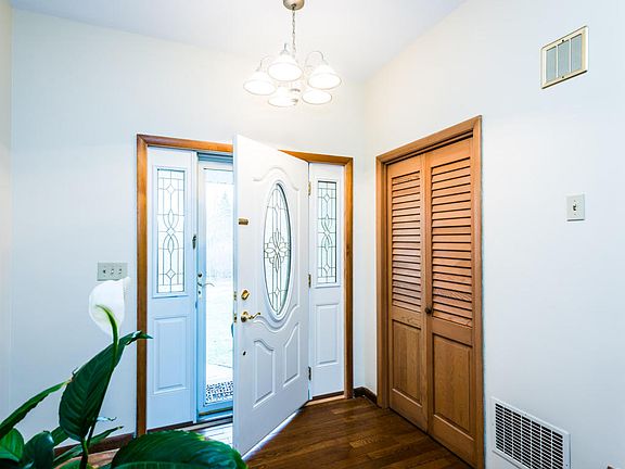 2nd image of 1666 Park Dr