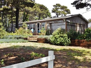 1140 SW Edgewater Dr, Waldport, OR 97394