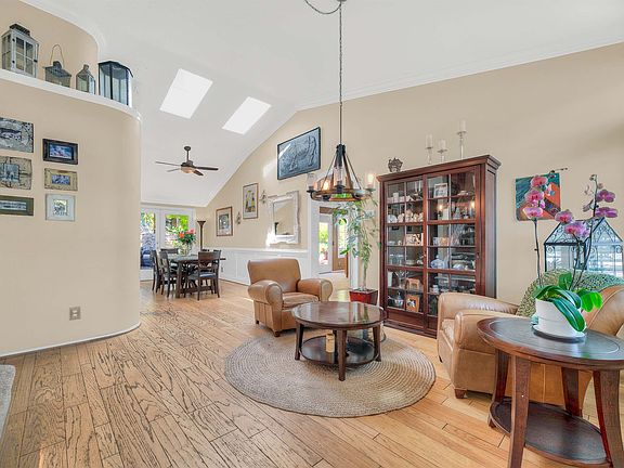 5th image of 23509 Meriden Pl