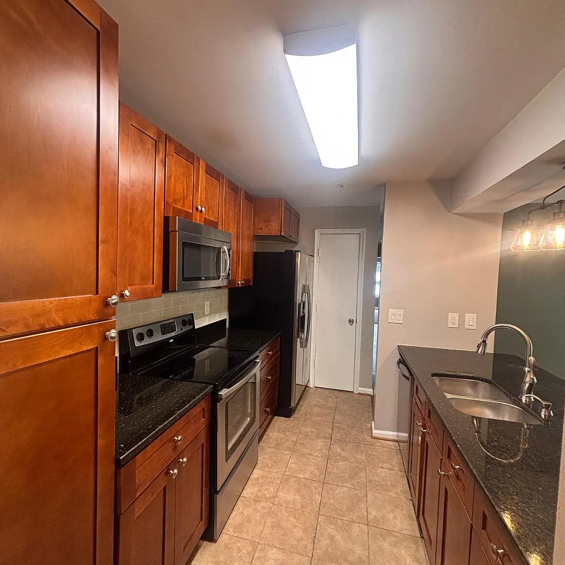 3 bed, 2.0 bath, 1000 sqft, $2,250 — Photo 1
