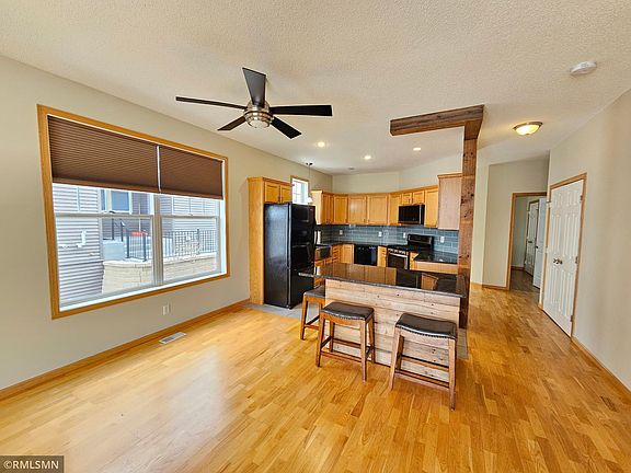 3rd image of 2065 Woodlynn Ave