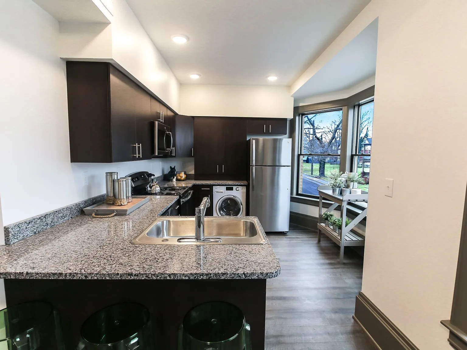 616 Niagara Street — Photo 3