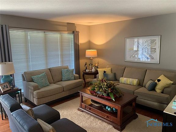 3rd image of 209 Michigan Dr