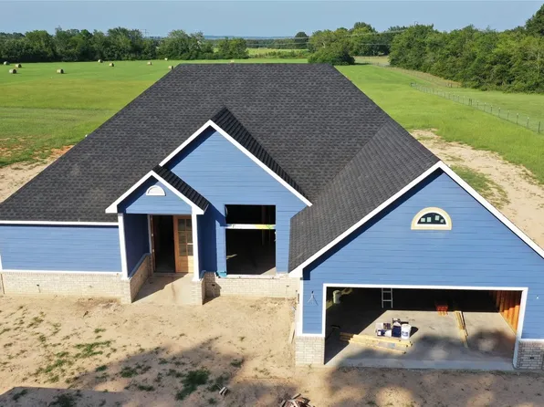 215 Meadowbrook Ln, Ore City, TX 75683