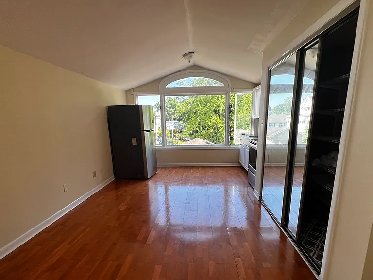 173 Bradley Ave #2 — Photo 8
