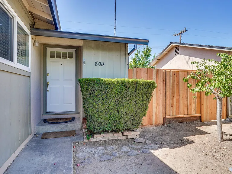800 W Hacienda Ave — Photo 2