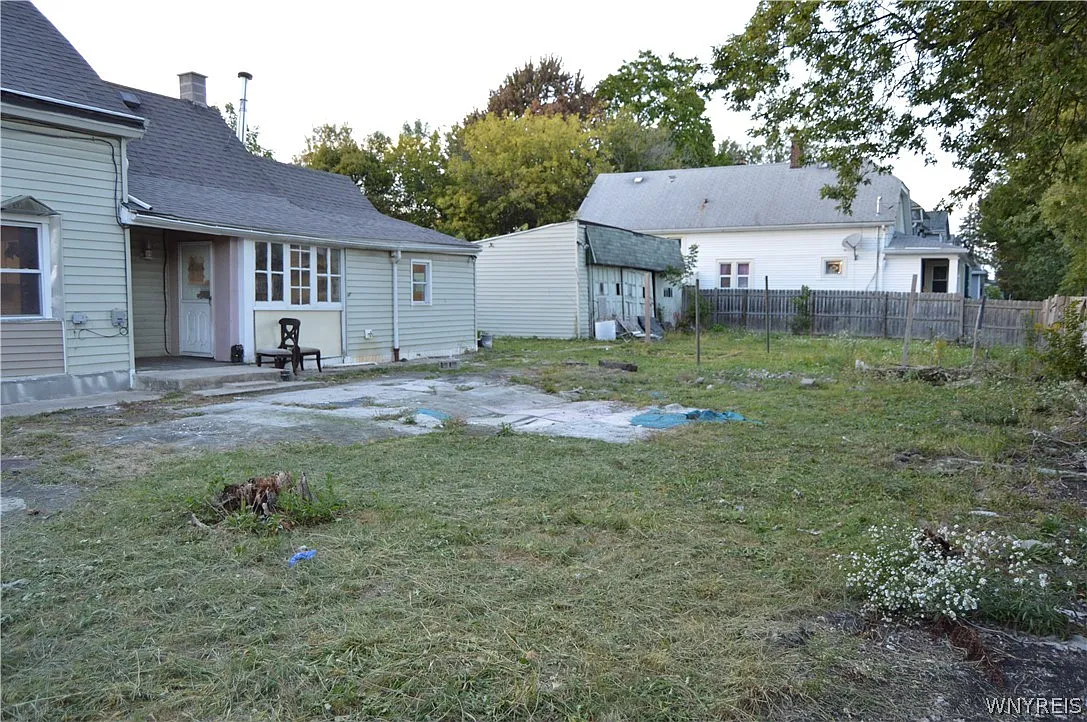 3 bed, 1.5 bath, 1437 sqft, $1,550 — Photo 3