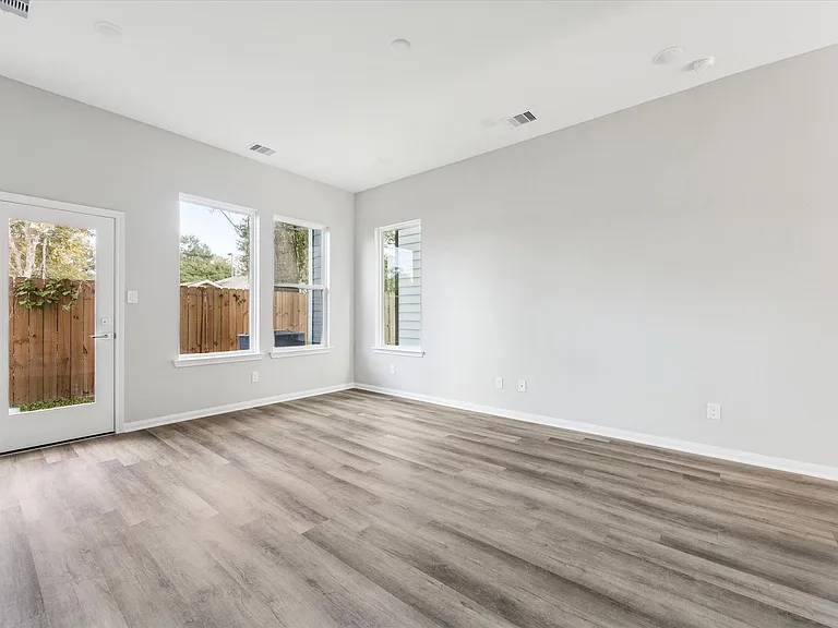 209 Clark Meadows Ln — Photo 10