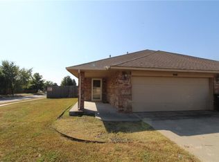 900 SW 35th St, Moore, OK 73160