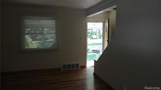 5th image of 2171 Thomas St
