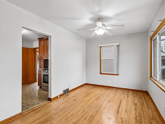 3rd image of 1820 Lay St