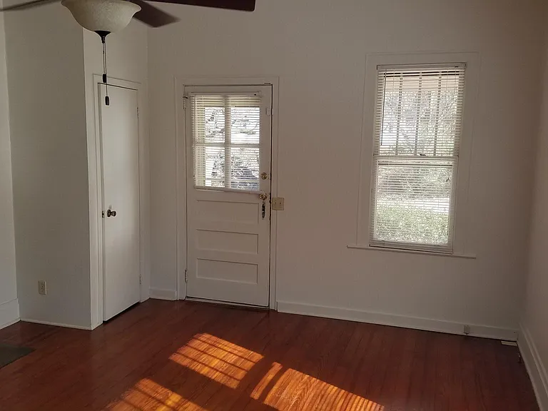 309 N Pine St — Photo 3