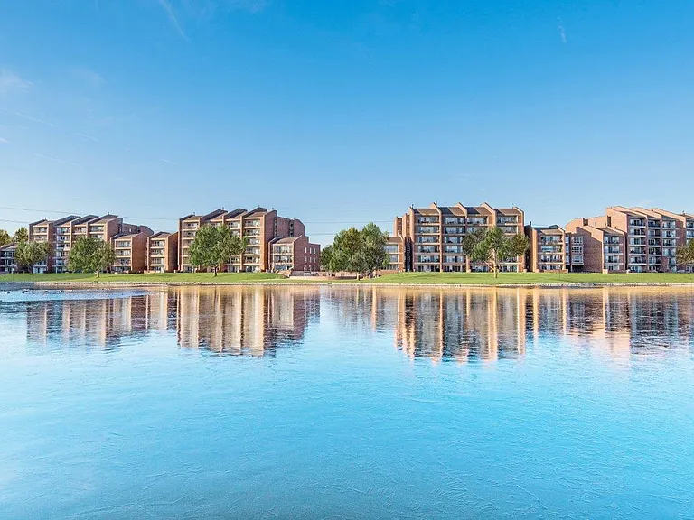 Regency Lakeside Apartment Homes — Photo 1