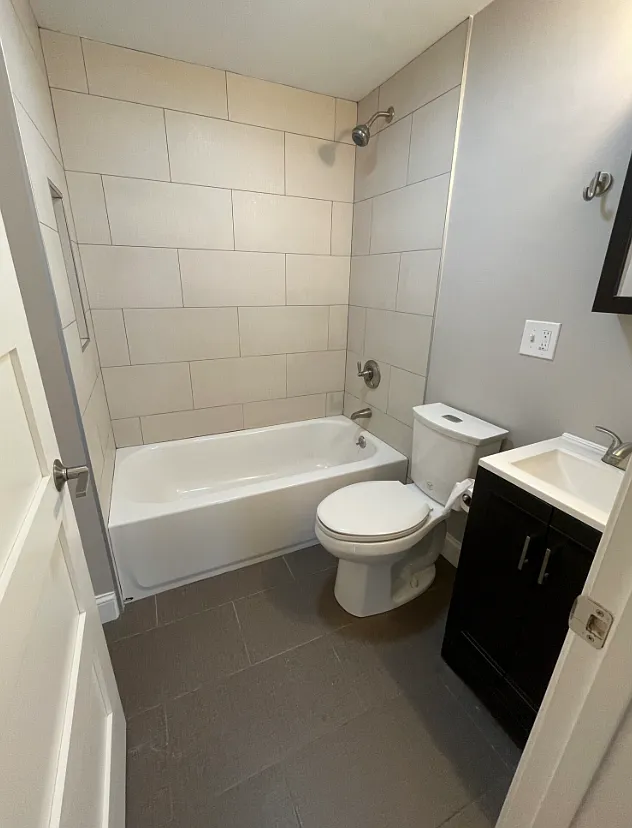 4 bed, 9999 sqft, $4,400 — Photo 2