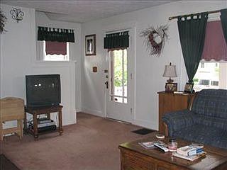4th image of 699 Greenlawn Ave