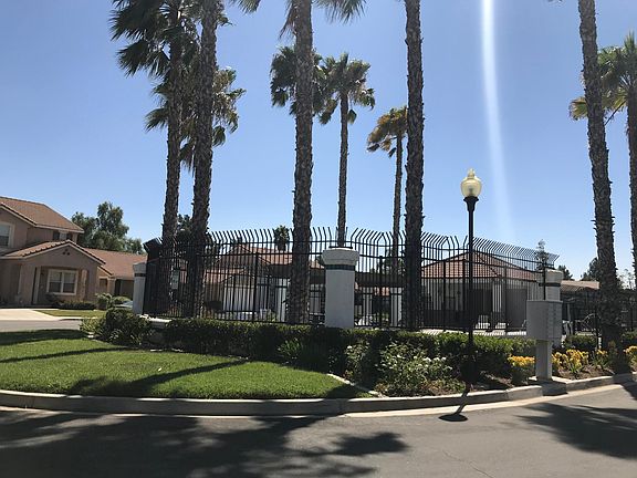 4th image of 28295 Hillsdale Ave